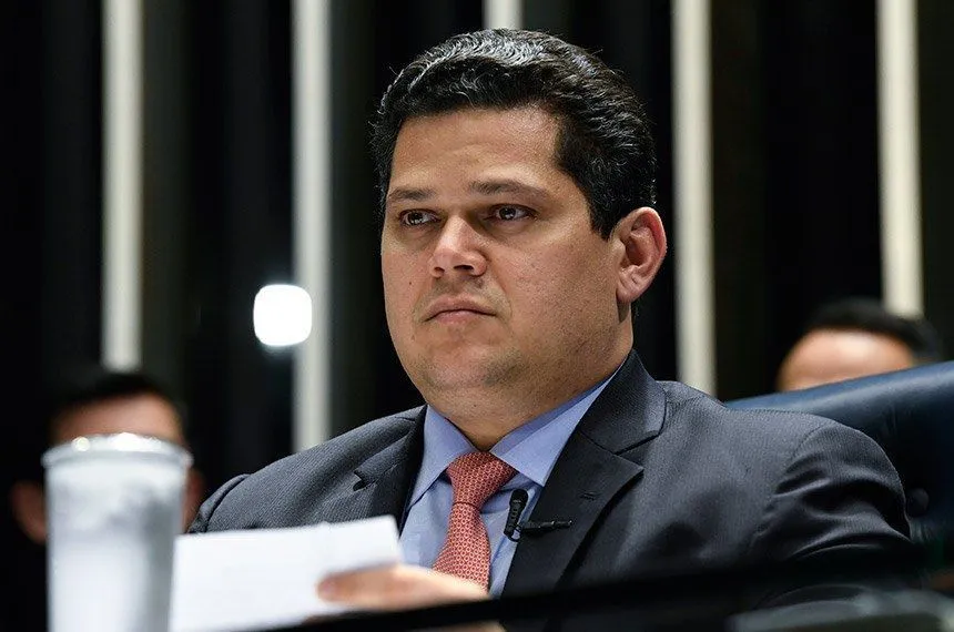 PEC do fim da escala 6x1 será promulgada nesta sexta-feira, afirma Davi Alcolumbre